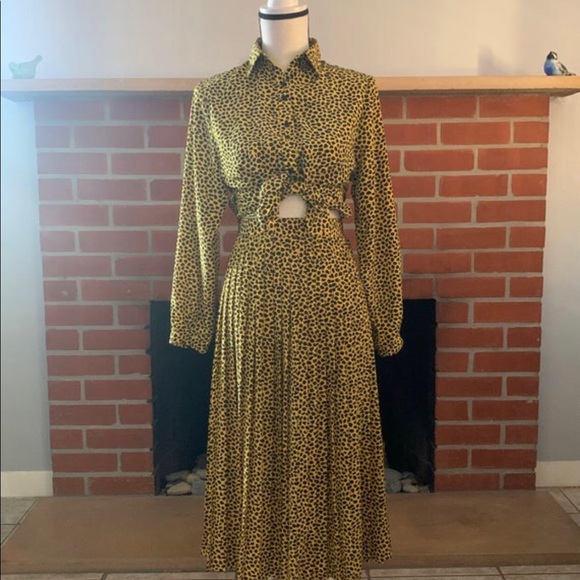 Chaus Jackets & Blazers - Chaus 2 Piece Giraffe Print Set